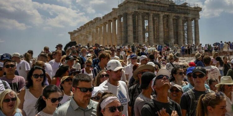Κλειστή η Ακρόπολη λόγω της απεργίας των αρχαιοφυλάκων – Τι ζητούν