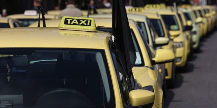 Χωρίς ταξί σήμερα και αύριο η Αττική: Αντιδρούν στο φορολογικό νομοσχέδιο