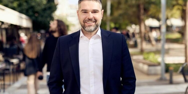 Ο Χρήστος Καπετάνος βουλευτής Ν.Δ. στον Επικοινωνία 94fm