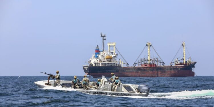Πειρατεία σε ελληνικών συμφερόντων τάνκερ στον Κόλπο του Ομάν – Επιβαίνει Έλληνας δόκιμος