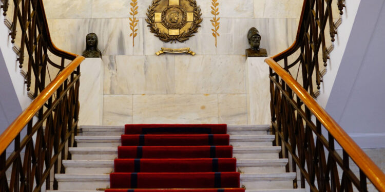 Ομόφωνη στήριξη των συμβασιούχων από το Δημοτικό Συμβούλιο Αθήνας