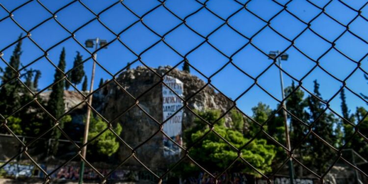Δήμος Αθηναίων: Υπόλογος ο Μπακογιάννης για την κατάσταση στον Λόφο του Στρέφη!
