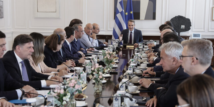 Συνεδριάζει το υπουργικό συμβούλιο υπό τον πρωθυπουργό