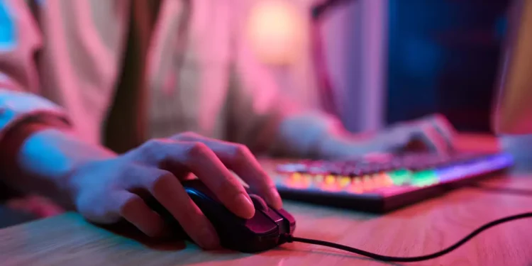Εθισμένοι gamers και shopping therapy: Το 71% αγοράζει τόσο φανατικά όσο παίζει κατά την περίοδο μεγάλων εκπτώσεων