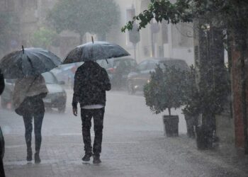 Πτώση της θερμοκρασίας με βροχές και καταιγίδες σε όλη τη χώρα από σήμερα- Σάββατο η πιο κρύα ημέρα