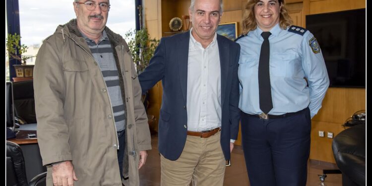 Συνάντηση του δημάρχου Νίκαιας-Αγ.Ι. Ρέντη με το Β’ Τμήμα Τροχαίας Πειραιά