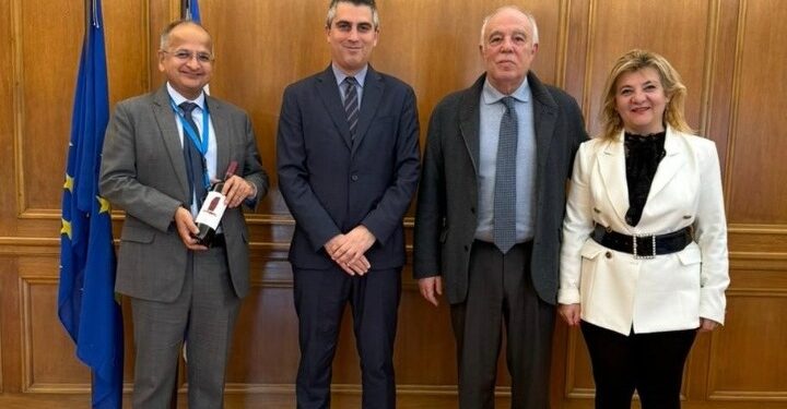 Συνάντηση του υφ. Πολιτισμού Χρ. Δήμα με τον Ινδό πρέσβη