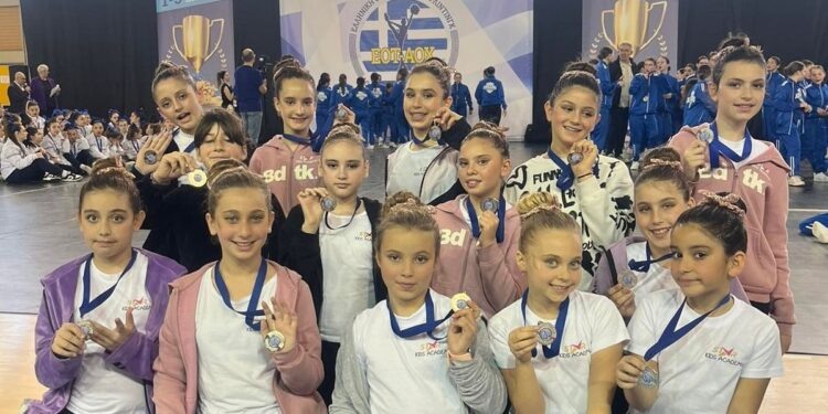 Ασημένιο μετάλλιο στο Κύπελλο Ελλάδος Cheerleading για τα Αστέρια Ηρακλείου Αττικής