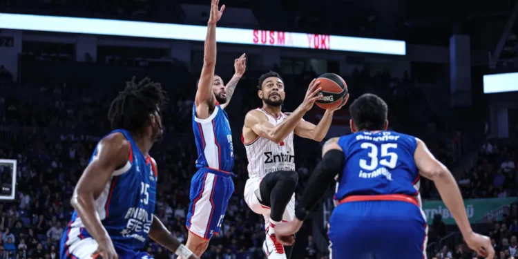 Euroleague: «Φρένο» της Εφές στον Ολυμπιακό