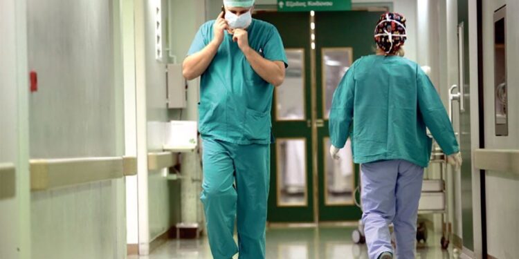 Έρευνα ΠΙΣ : Όλο και πιο δυσαρεστημένοι οι πολίτες και οι γιατροί με τις υπηρεσίες υγείας