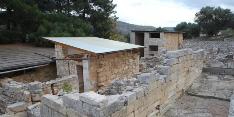Πραγματοποιούνται εργασίες στερέωσης στο «Μικρό Ανάκτορο» της Κνωσού