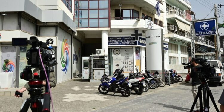 Δολοφονία 28χρονης: Στον ανακριτή ο 39χρονος δράστης, σε εξέλιξη η ΕΔΕ – Στις 12:00 η κηδεία της Κυριακής