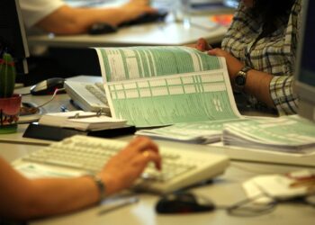 Θέμα χρόνου η υποβολή των φορολογικών δηλώσεων