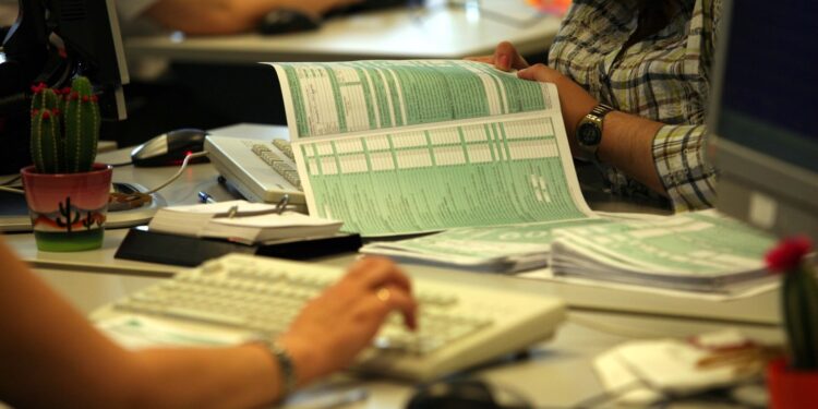 Θέμα χρόνου η υποβολή των φορολογικών δηλώσεων