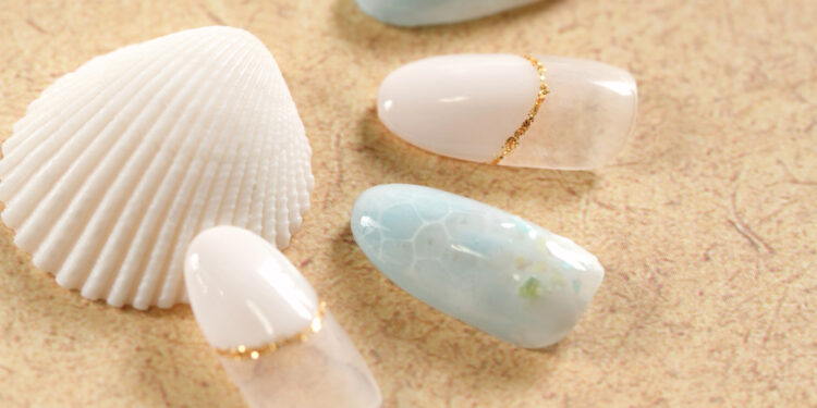 Seashell nails: Η πιο cool τάση για το καλοκαιρινό μανικιούρ