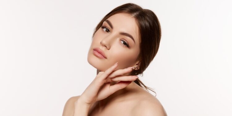 Πώς θα πετύχετε το τέλειο nude makeup για το καλοκαίρι