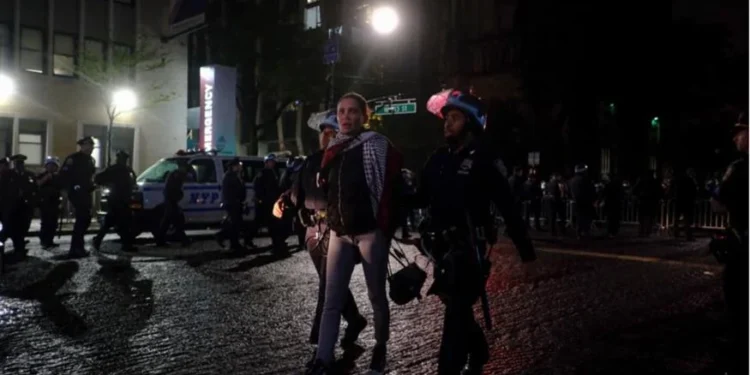 ΗΠΑ: Χάος και εκατοντάδες συλλήψεις μετά από εκκενώσεις καταλήψεων πανεπιστημίων υπέρ της Παλαιστίνης