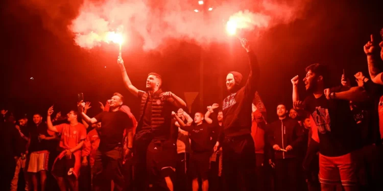 Έτοιμος για τον τελικό του Conference League με την Φιορεντίνα ο Ολυμπιακός – Ξέφρενοι πανηγυρισμοί