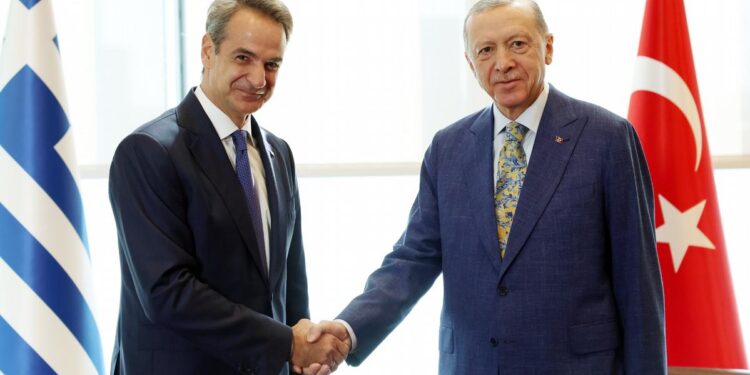 Το μεσημέρι η συνάντηση Μητσοτάκη – Ερντογάν