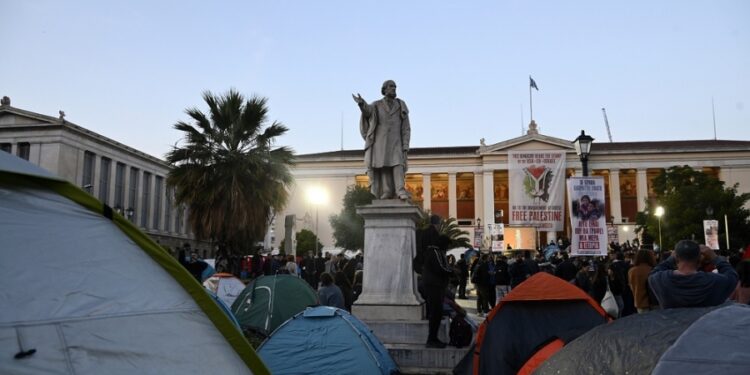 Υπό κατάληψη η Νομική για την Παλαιστίνη