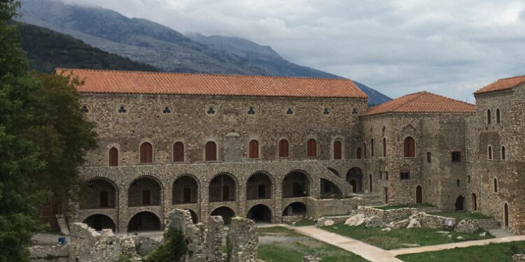 Εργασίες συντήρησης του διακόσμου στο Παλάτι και στο Ναό της Οδηγήτριας στον Μυστρά