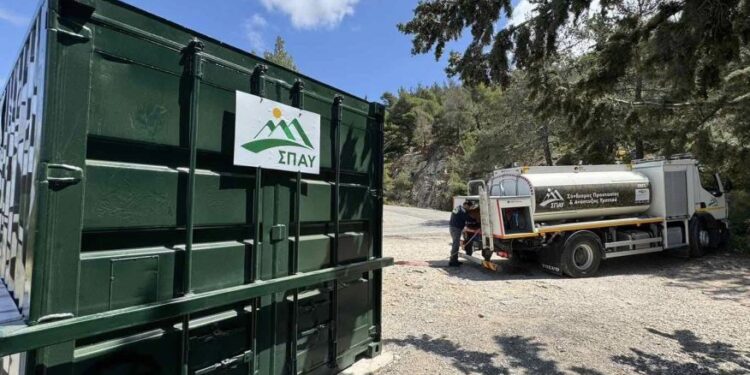 ΣΠΑΥ: Τοποθετήθηκαν δύο μεγάλες δεξαμενές νερού στον Υμηττό