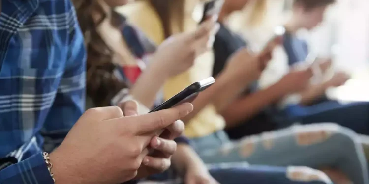 Smartphones: Κατά 4% αναμένεται να αυξηθούν οι πωλήσεις το 2024