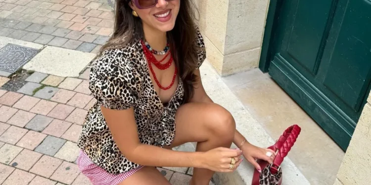 Jelly shoes: Τα πλαστικά παπούτσια που θα έρθουν μαζί σου στη θάλασσα και όχι μόνο