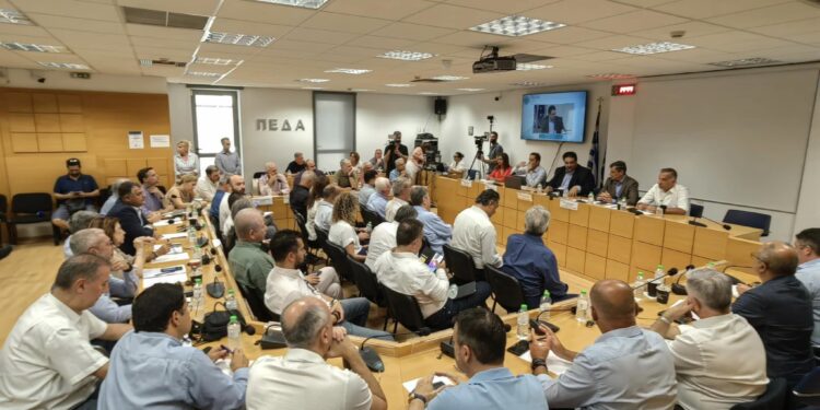 Αυτό ζήτησαν οι δήμαρχοι της Αττικής από τον Λιβάνιο