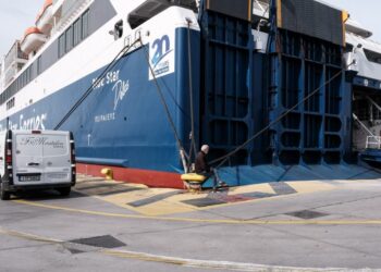 Ακτοπλοΐα: Τέλος στα σενάρια μείωσης του ΦΠΑ για εισιτήρια ΙΧ