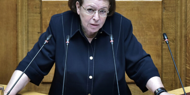 Μενδώνη – Τζανακόπουλος: Κόντρα στη Βουλή για το κύκλωμα εκβιασμών και το Ταμείο Αλληλοβοήθειας