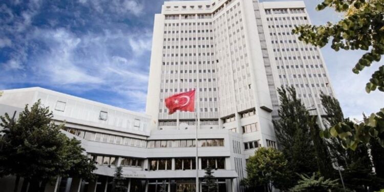 Στο τουρκικό ΥΠΕΞ η σκυτάλη των προκλήσεων: Επαναλαμβάνει τα περί «τουρκικής» μειονότητας στη Θράκη