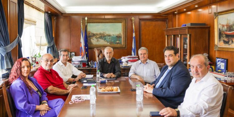Δήμος Πειραιά: Συνάντηση Γ. Μώραλη με τον υπουργό Εσωτερικών Θ. Λιβάνιο