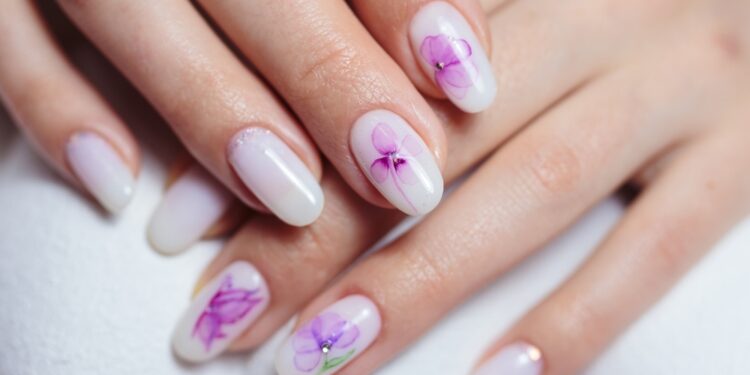 Vacation nails: Τα χρώματα και σχέδια νυχιών των διακοπών