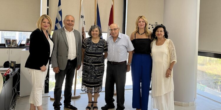 Συνάντηση Νίκου Μπάμπαλου με την δήμαρχο Ακανθούς στο δημαρχείο Ηρακλείου Αττικής