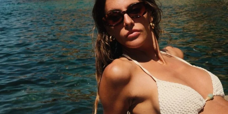Beach hair: 3 μυστικά για υπέροχα μαλλιά στην παραλία