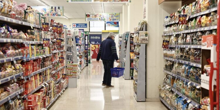 Ακρίβεια: Το 18,7% απειλείται από κίνδυνο φτώχειας