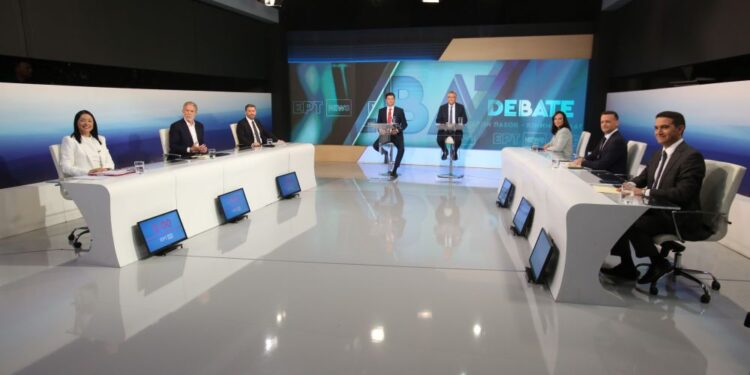 Μαραθώνιο το debate ΠΑΣΟΚ, με πολιτικές θέσεις, αιχμηρά σχόλια και αντίπαλο πόλο… τη ΝΔ