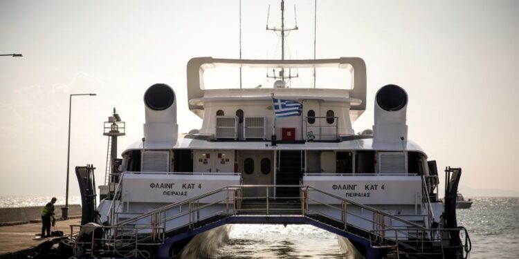 Μύκονος: Εισαγγελική έρευνα για το καταμαράν που μετακινήθηκε κατά την επιβίβαση