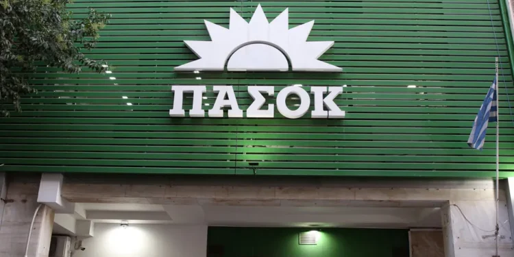 Πώς σχολιάζουν στο ΠΑΣΟΚ την ανάληψη της θέσης της αξιωματικής αντιπολίτευσης