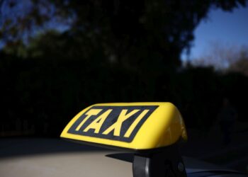Υποχρέωση εγκατάστασης σημάνσεων για POS στα ταξί στις επόμενες 5 εβδομάδες