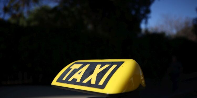 Υποχρέωση εγκατάστασης σημάνσεων για POS στα ταξί στις επόμενες 5 εβδομάδες