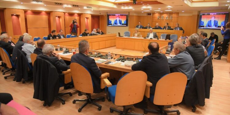 Την Δευτέρα 16 Σεπτεμβρίου η συνάντηση του Πρωθυπουργού με την ΚΕΔΕ