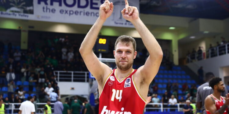O Ολυμπιακός πήρε το Σούπερ Καπ, 86-85 τον Παναθηναϊκό!