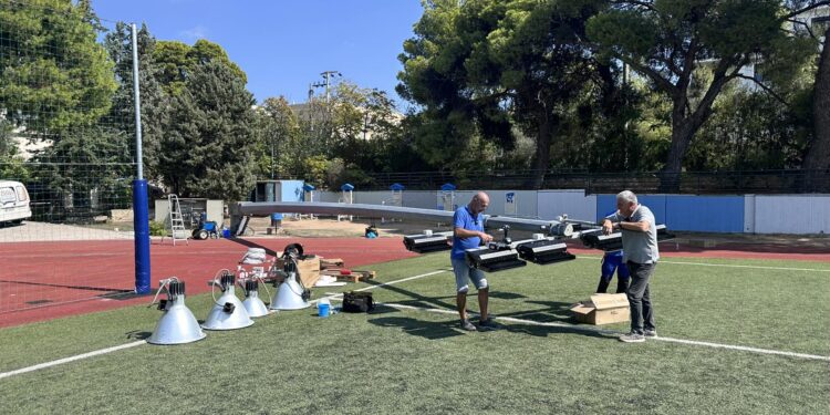 Σύγχρονοι προβολείς LED στο Δημοτικό Στάδιο Πεύκης