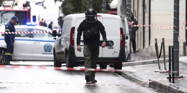Φάκελος με ύποπτη σκόνη στον Ανδρέα Παχατουρίδη – Επί τόπου άνδρες των ΤΕΕΜ