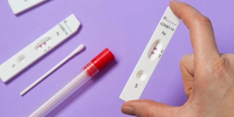 Νέα έρευνα: Η Covid-19 αυξάνει τον κίνδυνο για καρδιακά και εγκεφαλικά έως και τρία χρόνια μετά