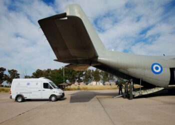 Δένδιας: Απομακρύνθηκαν με C-130 από τη Βηρυτό 60 Έλληνες και Κύπριοι