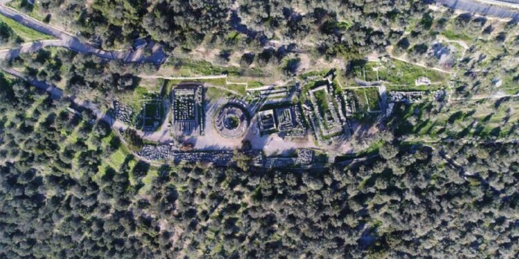 Αποκατάσταση των εισόδων στο Γυμνάσιο και στον ναό της Αθηνάς Προναίας στους Δελφούς
