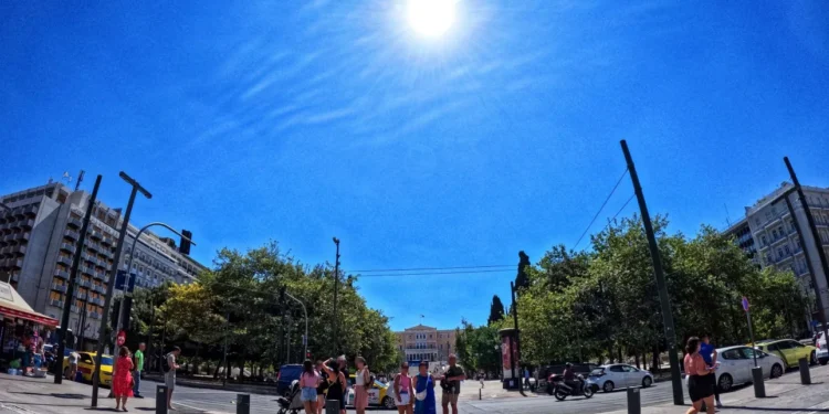 Καιρός: Καλοκαιρινές θερμοκρασίες και σήμερα – Έρχονται βροχές και νοτιάδες από αύριο